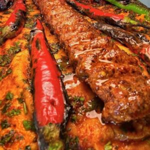 Acılı Adana kabab lahmacunda